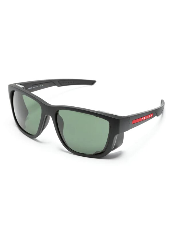 Prada Linea Rossa Zonnebril met vierkant montuur en logo - Zwart