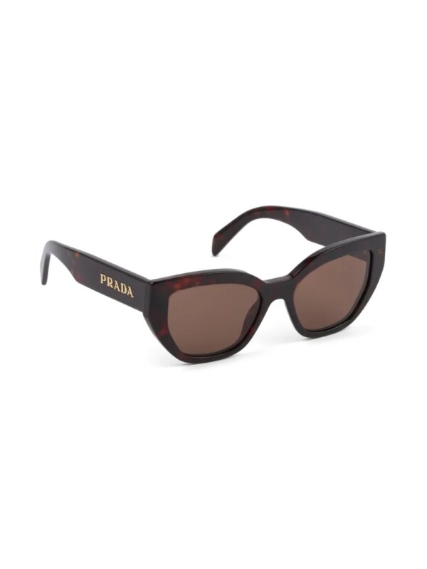 Prada Eyewear Zonnebril met cat-eye montuur en logoplakkaat - Bruin