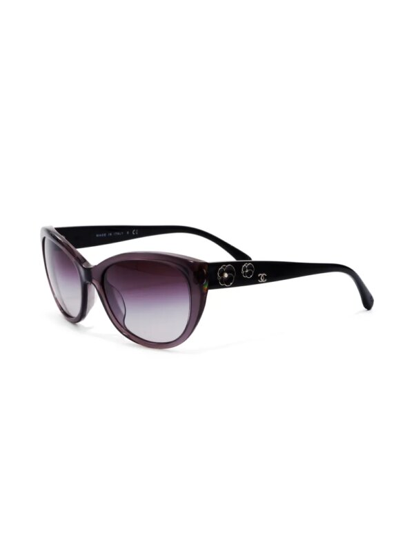 CHANEL Pre-Owned 2000s Camellia zonnebril met cat-eye montuur - Zwart