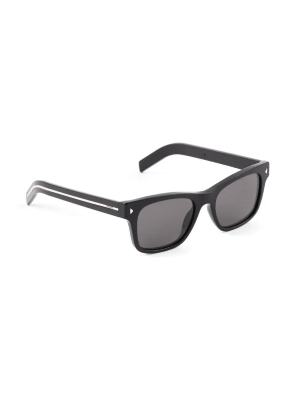 Prada Eyewear Zonnebril met rechthoekig montuur en gestreept metalen detail - Zwart