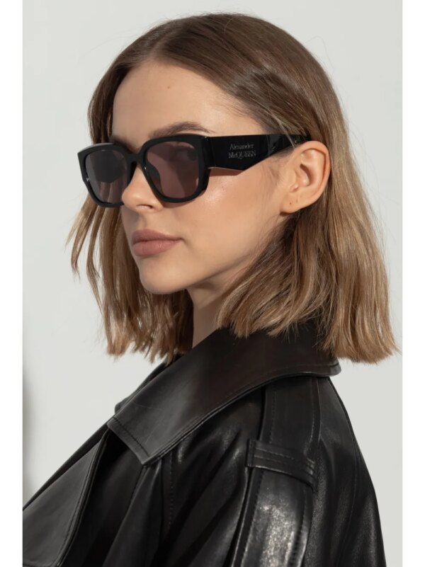 Alexander McQueen Eyewear Zonnebril met gegraveerd logo - Zwart