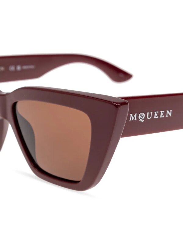 Alexander McQueen Eyewear Zonnebril met cat-eye montuur - Rood