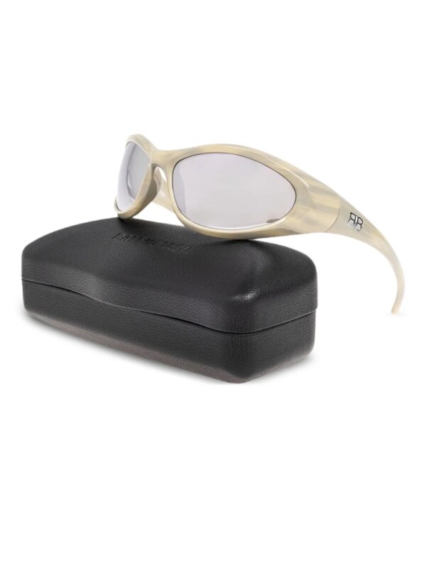 Balenciaga Eyewear Sporty B zonnebril - Beige