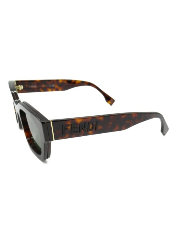 Fendi Pre-Owned 2020s zonnebril met cat-eye montuur - Bruin