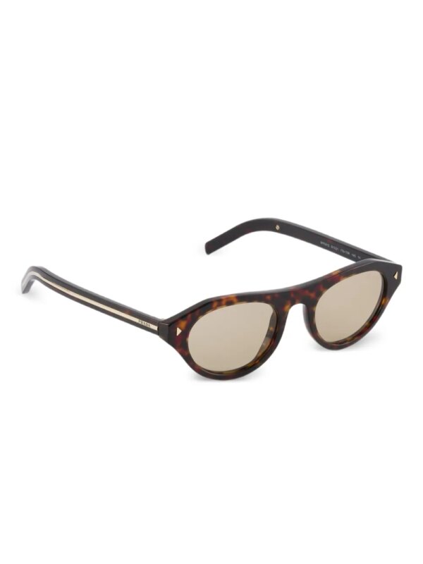 Prada Eyewear Zonnebril met rivetdetail - Bruin