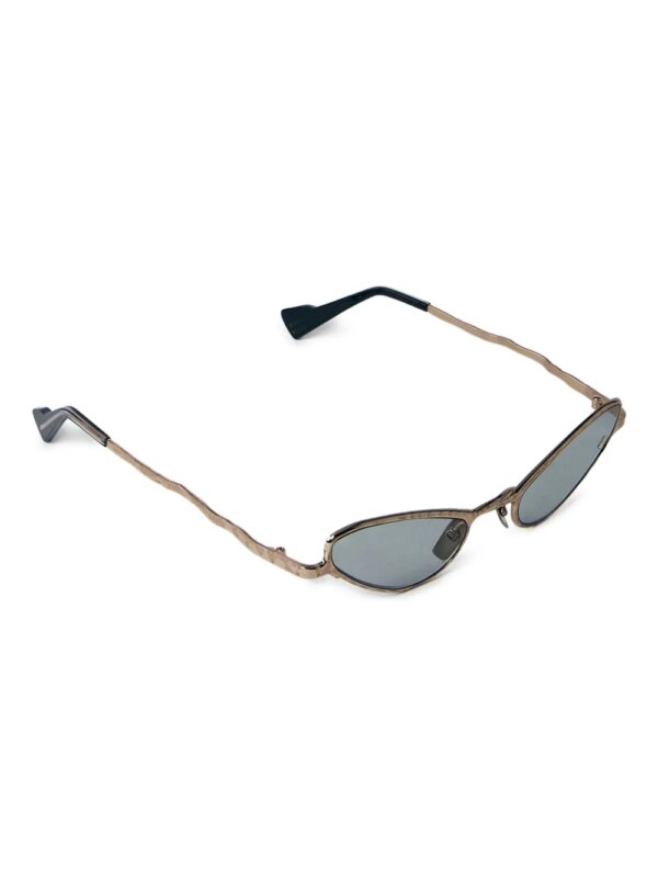 Kuboraum Zonnebril met metalen cat-eye montuur - Goud