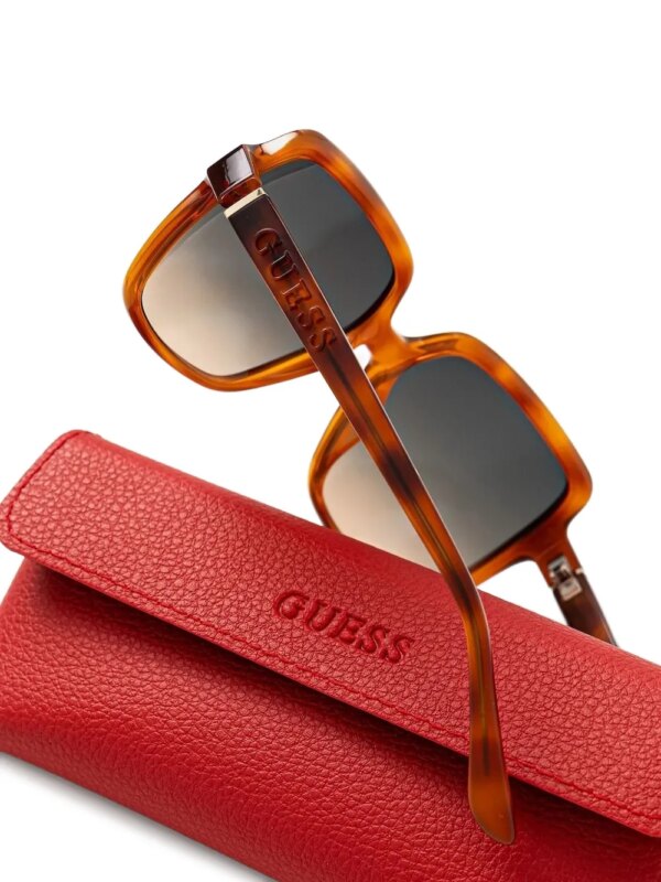 GUESS EYEWEAR Zonnebril met vierkant montuur - Bruin