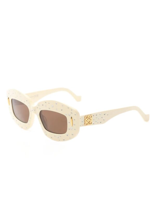 Loewe Pre-Owned 2021 zonnebril met cat-eye montuur verfraaid met stras - Beige