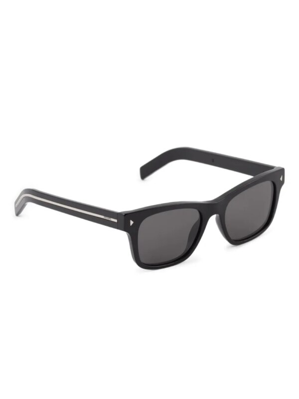 Prada Eyewear Zonnebril met vierkant montuur en metalen plakkaat - Zwart