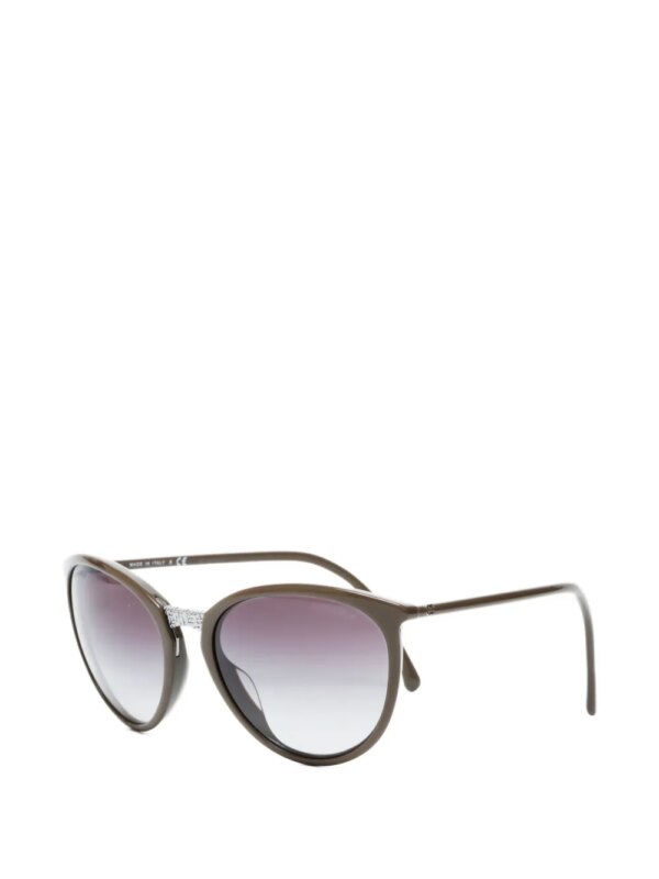 CHANEL Pre-Owned 2000s CC Mark zonnebril met cat-eye montuur - Bruin