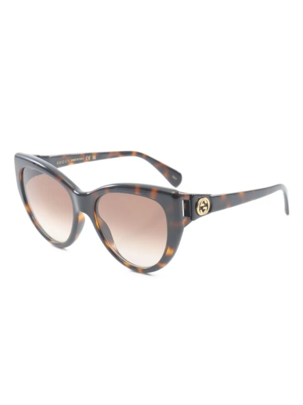 Gucci Pre-Owned 2020s zonnebril met cat-eye montuur en schildpadschild-design - Bruin